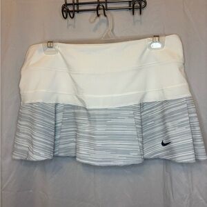 Nike Women's Cream and Gray Tennis Skort Dri-Fit